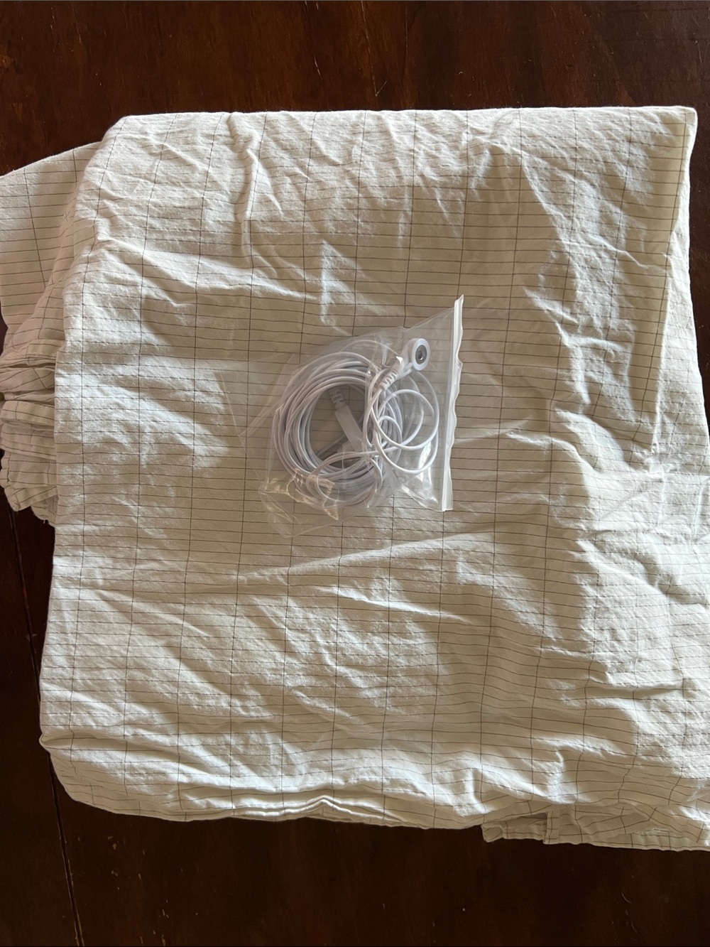 White Cotton Bedding Set - Soft Grid Pattern